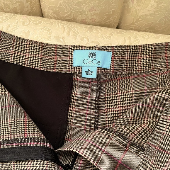 CeCe Plaid shorts with two ruffle front pockets and one back pocket 🌺🌸 summer - Picture 1 of 7